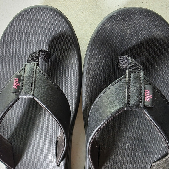 Nike Black Flip Flops with Pink Logo - Picture 1 of 3